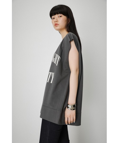 AZUL by moussy（アズールバイマウジー）の「COLLEGE PRINT SLEEVELESS TOPS/カレッジプリントスリーブレストップス（タンクトップ・レディース・チャコールグレー/ベージュ/杢グレー・FREE）」の9枚目の写真