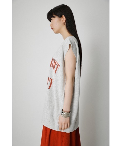 AZUL by moussy（アズールバイマウジー）の「COLLEGE PRINT SLEEVELESS TOPS/カレッジプリントスリーブレストップス（タンクトップ・レディース・チャコールグレー/ベージュ/杢グレー・FREE）」の18枚目の写真