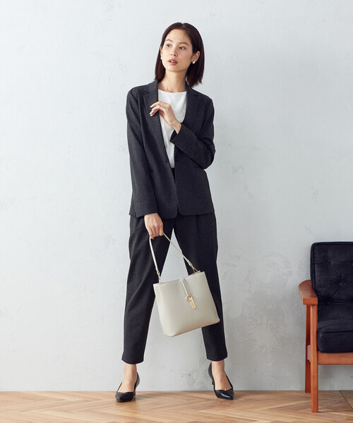 MONO　COMME CA（モノコムサ）の「ロゴプレートミニバッグ（ハンドバッグ・レディース・ブラック/モカ/グレイッシュベージュ・FREE）」の14枚目の写真