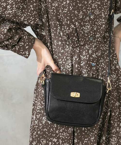 URBAN RESEARCH ROSSO(アーバンリサーチロッソ)の「型押しショルダーバッグ(ショルダーバッグ・レディース・ブラック/ブラウン/ベージュ系その他・-)」の2枚目の写真