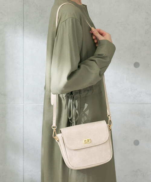 URBAN RESEARCH ROSSO(アーバンリサーチロッソ)の「型押しショルダーバッグ(ショルダーバッグ・レディース・ブラック/ブラウン/ベージュ系その他・-)」の4枚目の写真