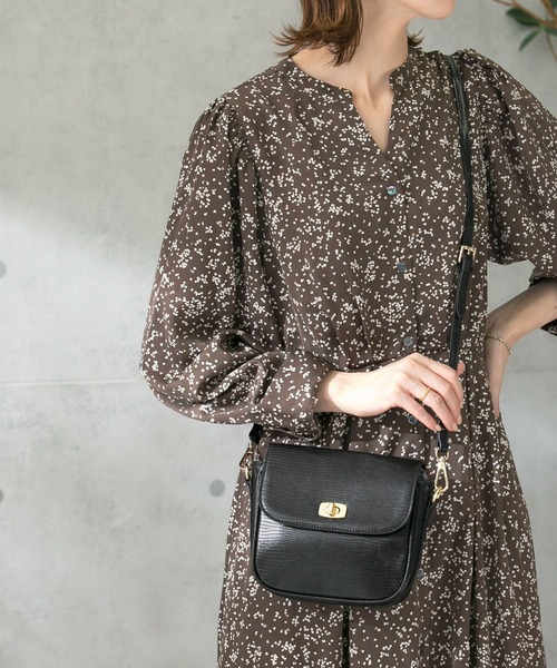 URBAN RESEARCH ROSSO(アーバンリサーチロッソ)の「型押しショルダーバッグ(ショルダーバッグ・レディース・ブラック/ブラウン/ベージュ系その他・-)」の8枚目の写真