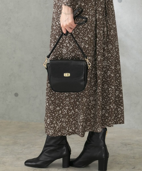 URBAN RESEARCH ROSSO(アーバンリサーチロッソ)の「型押しショルダーバッグ(ショルダーバッグ・レディース・ブラック/ブラウン/ベージュ系その他・-)」の9枚目の写真