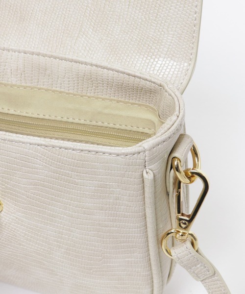 URBAN RESEARCH ROSSO(アーバンリサーチロッソ)の「型押しショルダーバッグ(ショルダーバッグ・レディース・ブラック/ブラウン/ベージュ系その他・-)」の16枚目の写真