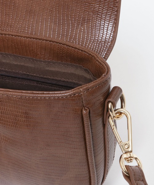 URBAN RESEARCH ROSSO(アーバンリサーチロッソ)の「型押しショルダーバッグ(ショルダーバッグ・レディース・ブラック/ブラウン/ベージュ系その他・-)」の17枚目の写真