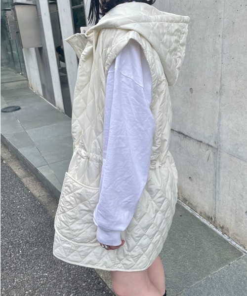 Kastane（カスタネ）の「【2022AWカタログ掲載】フード付きキルティングベスト（ベスト・レディース・アイボリー/ブラック・FREE）」の8枚目の写真