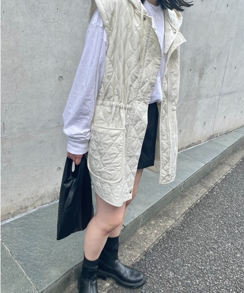 Kastane（カスタネ）の「【2022AWカタログ掲載】フード付きキルティングベスト（ベスト・レディース・アイボリー/ブラック・FREE）」の13枚目の写真