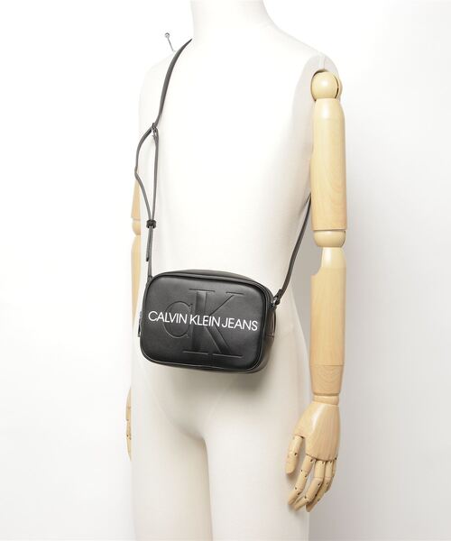 Calvin Klein Jeans(カルヴァンクラインジーンズ)の「Calvin Klein/ カルバンクライン ckロゴ ショルダーバッグ(ショルダーバッグ・レディース・ホワイト/ブラック・FREE)」の3枚目の写真