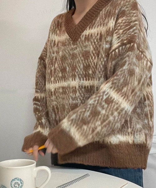 Dalfwin(ダールフィン)の「ウール混チェック柄ニット プルオーバー(ニット/セーター・レディース・ベージュ/ブラウン/グレー・FREE)」の11枚目の写真