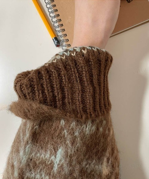 Dalfwin(ダールフィン)の「ウール混チェック柄ニット プルオーバー(ニット/セーター・レディース・ベージュ/ブラウン/グレー・FREE)」の13枚目の写真