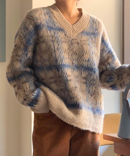 Dalfwin(ダールフィン)の「ウール混チェック柄ニット プルオーバー(ニット/セーター・レディース・ベージュ/ブラウン/グレー・FREE)」の17枚目の写真