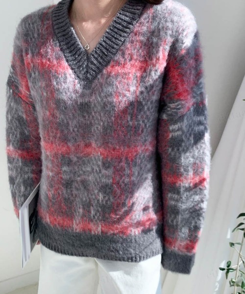 Dalfwin(ダールフィン)の「ウール混チェック柄ニット プルオーバー(ニット/セーター・レディース・ベージュ/ブラウン/グレー・FREE)」の8枚目の写真