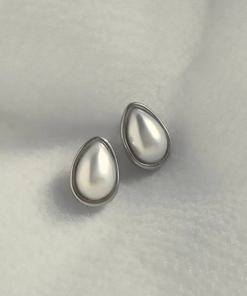 GOLDY(ゴールディ)の「【GOLDY】パール × メタル ドロップ シェイプ ピアス / 1221109 ※(ピアス(両耳用)・レディース・ゴールド/シルバー系その他/シルバー/ゴールド系その他2・FREE)」の11枚目の写真