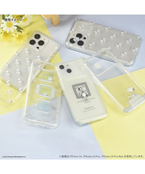 SNOOPY×OLD BETTY'S（スヌーピーカケルオールドベティーズ）の「SNG709 iPhone14/14 Pro/13/13Pro/12/12Pro 対応 ケース SNOOPY ピーナッツ SHOWCASE+（スマホケース/カバー・レディース・アイボリー/グレー/ホワイト/オフホワイト・FREE）」の6枚目の写真