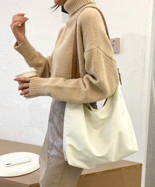 Amulet(アミュレット)の「シンプルワンショルダーバッグ(ショルダーバッグ・レディース・ブラック/グレー/ベージュ/ブラウン/ホワイト・FREE)」の12枚目の写真