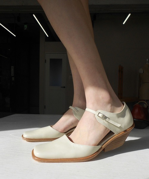 UNTISHOLD(アンチショルド)の「Alice(パンプス・レディース・ブラック/ベージュ/ブラウン・37/36/38)」の3枚目の写真