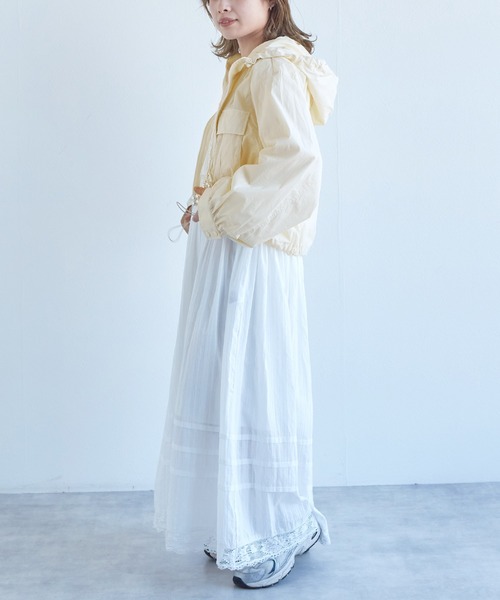 w closet（ダブルクローゼット）の「ショート丈ギャザーアノラックパーカー（マウンテンパーカー・レディース・ライム/ライトブルー/オフホワイト・FREE）」の10枚目の写真