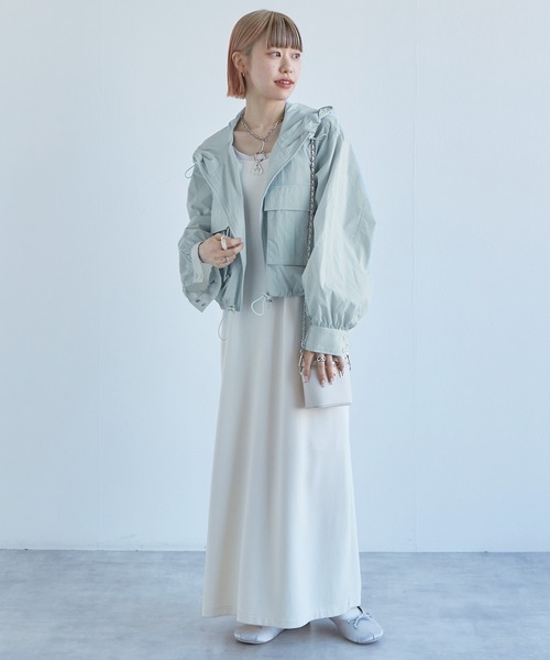 w closet（ダブルクローゼット）の「ショート丈ギャザーアノラックパーカー（マウンテンパーカー・レディース・ライム/ライトブルー/オフホワイト・FREE）」の14枚目の写真