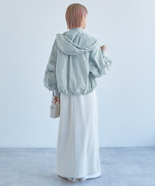 w closet（ダブルクローゼット）の「ショート丈ギャザーアノラックパーカー（マウンテンパーカー・レディース・ライム/ライトブルー/オフホワイト・FREE）」の18枚目の写真