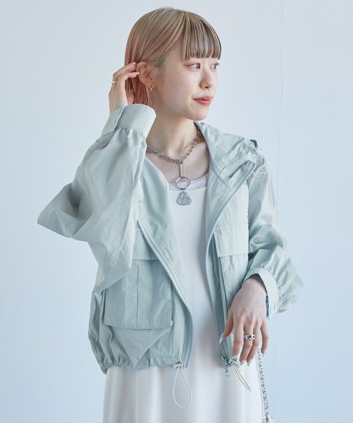 w closet（ダブルクローゼット）の「ショート丈ギャザーアノラックパーカー（マウンテンパーカー・レディース・ライム/ライトブルー/オフホワイト・FREE）」の19枚目の写真