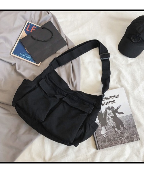 mushwear(マッシュウェア)の「ニュースペーパーバッグ(ショルダーバッグ・メンズ・ホワイト/グリーン/ブラック/ブラウン・FREE)」の12枚目の写真
