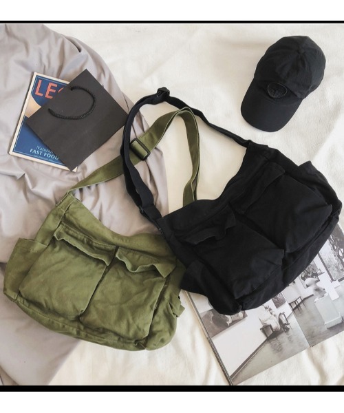 mushwear(マッシュウェア)の「ニュースペーパーバッグ(ショルダーバッグ・メンズ・ホワイト/グリーン/ブラック/ブラウン・FREE)」の6枚目の写真