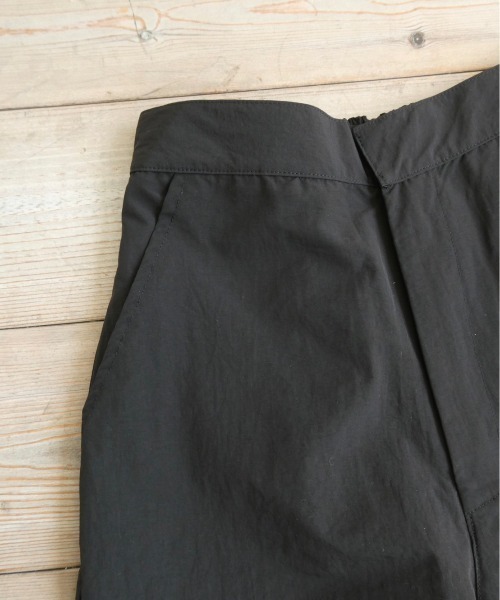 TRUNC（トランクエイティーエイト）の「Syakasyaka Nylon Cargo Pants（カーゴパンツ・レディース・ブラック/アイボリー・FREE）」の18枚目の写真