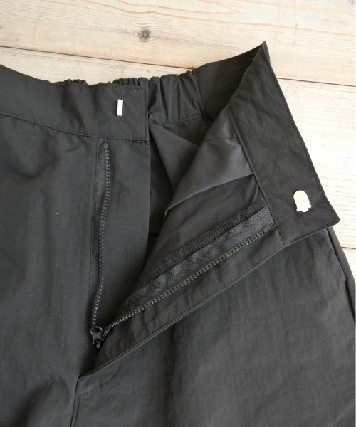 TRUNC（トランクエイティーエイト）の「Syakasyaka Nylon Cargo Pants（カーゴパンツ・レディース・ブラック/アイボリー・FREE）」の6枚目の写真