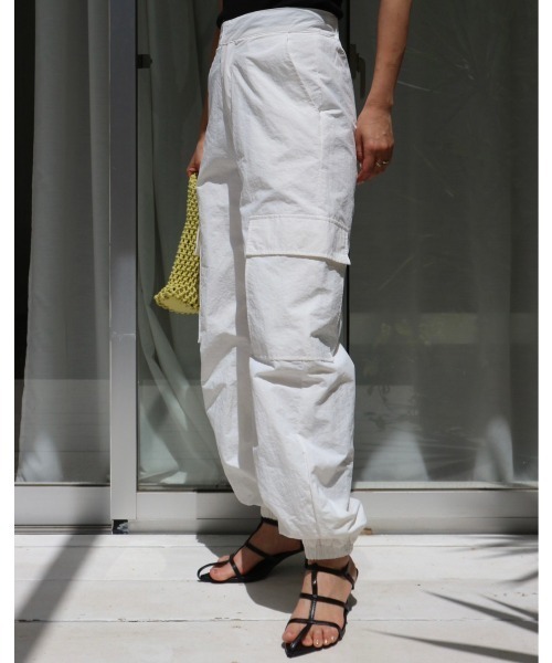 TRUNC（トランクエイティーエイト）の「Syakasyaka Nylon Cargo Pants（カーゴパンツ・レディース・ブラック/アイボリー・FREE）」の19枚目の写真
