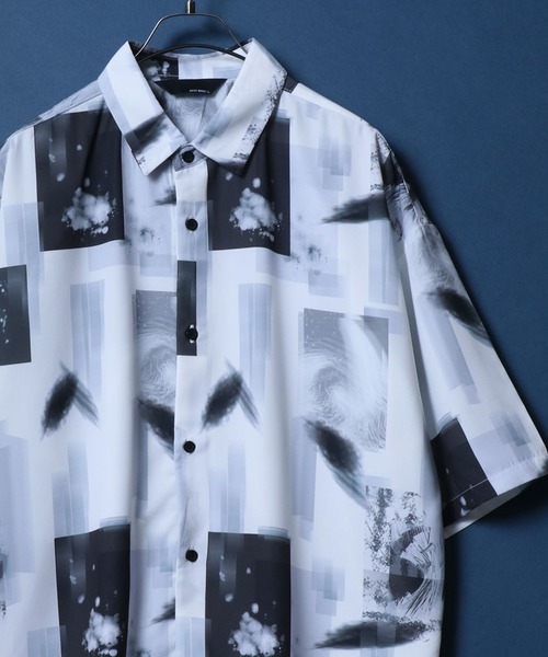 ANPAS(アンパス)の「Cool Touch Total Pattern Print Oversized Silky Shirt/接触冷感 総柄プリント オーバーサイズ シルクタッチ シャツ(シャツ/ブラウス・メンズ・ブラック系その他/グリーン系その他/ホワイト系その他2/ホワイト系その他4/ホワイト系その他5/ブラック系その他2/ブラック系その他3/ブラック系その他4/ブラック系その他5/ホワイト系その他/ホワイト系その他3/ブラック/グレー/ホワイト/ブルー系その他/ホワイト系その他6/ブラック系その他7/ブラック系その他6/ブラック系/ブラック系1/ホワイト系その他7/グレー系その他/ブルー・L/M)」の9枚目の写真
