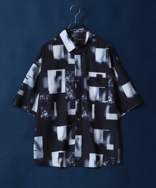 ANPAS(アンパス)の「Cool Touch Total Pattern Print Oversized Silky Shirt/接触冷感 総柄プリント オーバーサイズ シルクタッチ シャツ(シャツ/ブラウス・メンズ・ブラック系その他/グリーン系その他/ホワイト系その他2/ホワイト系その他4/ホワイト系その他5/ブラック系その他2/ブラック系その他3/ブラック系その他4/ブラック系その他5/ホワイト系その他/ホワイト系その他3/ブラック/グレー/ホワイト/ブルー系その他/ホワイト系その他6/ブラック系その他7/ブラック系その他6/ブラック系/ブラック系1/ホワイト系その他7/グレー系その他/ブルー・L/M)」の14枚目の写真