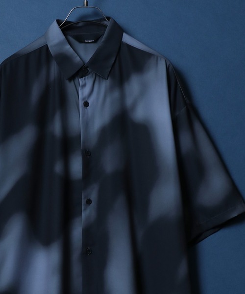 ANPAS(アンパス)の「Cool Touch Total Pattern Print Oversized Silky Shirt/接触冷感 総柄プリント オーバーサイズ シルクタッチ シャツ(シャツ/ブラウス・メンズ・ブラック系その他/グリーン系その他/ホワイト系その他2/ホワイト系その他4/ホワイト系その他5/ブラック系その他2/ブラック系その他3/ブラック系その他4/ブラック系その他5/ホワイト系その他/ホワイト系その他3/ブラック/グレー/ホワイト/ブルー系その他/ホワイト系その他6/ブラック系その他7/ブラック系その他6/ブラック系/ブラック系1/ホワイト系その他7/グレー系その他/ブルー・L/M)」の15枚目の写真