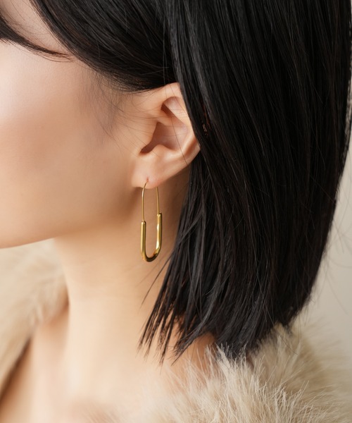 IAMUSE(アイアミューズ)の「金属アレルギー対応 スリムオーバルフープピアス S0989【IAMUSE】(ピアス(両耳用)・レディース・シルバー/ゴールド・FREE)」の2枚目の写真