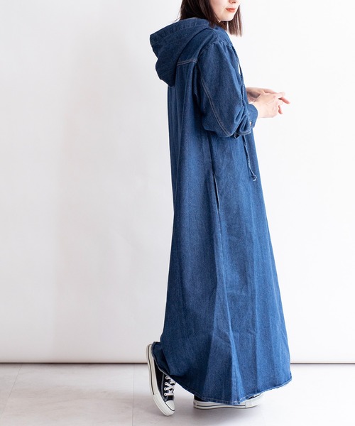 VitaFelice（ヴィータフェリーチェ）の「フード付きロングデニムワンピース（ワンピース・レディース・ネイビー/ライトブルー・FREE）」の9枚目の写真