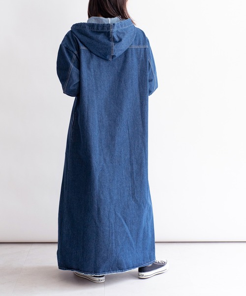 VitaFelice（ヴィータフェリーチェ）の「フード付きロングデニムワンピース（ワンピース・レディース・ネイビー/ライトブルー・FREE）」の10枚目の写真