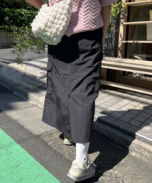 nemne store(ネンネストア)の「【低身長用サイズあり】スリット入りナイロンカーゴスカート(スカート・レディース・オフホワイト/カーキ/ブラック・SMALL/MEDIUM)」の5枚目の写真