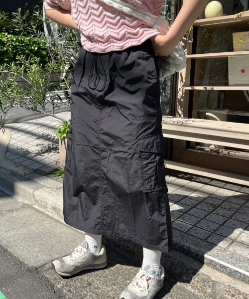 nemne store(ネンネストア)の「【低身長用サイズあり】スリット入りナイロンカーゴスカート(スカート・レディース・オフホワイト/カーキ/ブラック・SMALL/MEDIUM)」の18枚目の写真