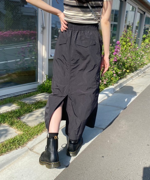 nemne store(ネンネストア)の「【低身長用サイズあり】スリット入りナイロンカーゴスカート(スカート・レディース・オフホワイト/カーキ/ブラック・SMALL/MEDIUM)」の8枚目の写真