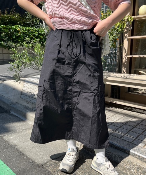 nemne store(ネンネストア)の「【低身長用サイズあり】スリット入りナイロンカーゴスカート(スカート・レディース・オフホワイト/カーキ/ブラック・SMALL/MEDIUM)」の12枚目の写真