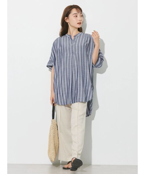 AMERICAN HOLIC（アメリカンホリック）の「接触冷感スキッパーリネンブレンドシャツチュニック（チュニック・レディース・オフホワイト/サックスブルー/ネイビー/ホワイト系その他6/ブルー系その他4/ピンク・M/L）」の9枚目の写真