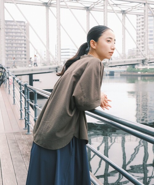 SHARE PARK（シェアパーク）の「【洗える】ドルマンスリーブサテンシャツ（シャツ/ブラウス・レディース・アイボリー系/カーキ系・MEDIUM）」の22枚目の写真