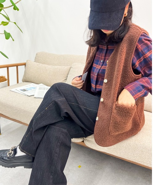 BELLUNA(ベルーナ)の「ヘビロテ確実!ふんわり華奢魅せ プードルボアベスト(ベスト・レディース・ブラック/グレイッシュベージュ/アイボリー/ブラウン・MEDIUM/LARGE/X-LARGE)」の1枚目の写真