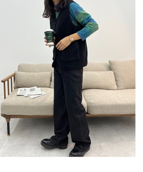 BELLUNA(ベルーナ)の「ヘビロテ確実!ふんわり華奢魅せ プードルボアベスト(ベスト・レディース・ブラック/グレイッシュベージュ/アイボリー/ブラウン・MEDIUM/LARGE/X-LARGE)」の3枚目の写真