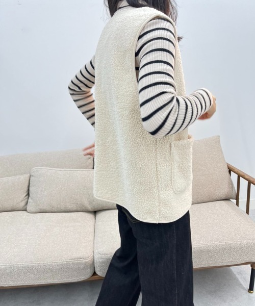 BELLUNA(ベルーナ)の「ヘビロテ確実!ふんわり華奢魅せ プードルボアベスト(ベスト・レディース・ブラック/グレイッシュベージュ/アイボリー/ブラウン・MEDIUM/LARGE/X-LARGE)」の15枚目の写真