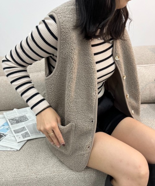 BELLUNA(ベルーナ)の「ヘビロテ確実!ふんわり華奢魅せ プードルボアベスト(ベスト・レディース・ブラック/グレイッシュベージュ/アイボリー/ブラウン・MEDIUM/LARGE/X-LARGE)」の18枚目の写真