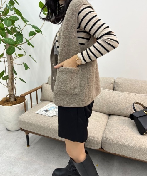 BELLUNA(ベルーナ)の「ヘビロテ確実!ふんわり華奢魅せ プードルボアベスト(ベスト・レディース・ブラック/グレイッシュベージュ/アイボリー/ブラウン・MEDIUM/LARGE/X-LARGE)」の19枚目の写真
