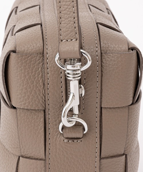 IACUCCI（イアクッチ）の「ベルタ S CERVO（ショルダーバッグ・レディース・ダークブラウン/グリーン/ライトグレー/レッド/ピンク/グレイッシュベージュ・FREE）」の16枚目の写真