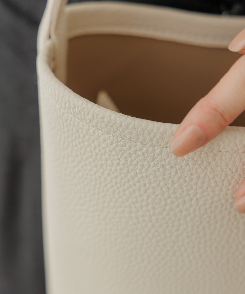 flower(フラワー)の「シャープハンドルバッグ(ショルダーバッグ・レディース・ホワイト・FREE)」の3枚目の写真