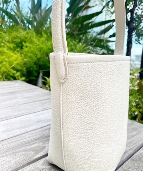 flower(フラワー)の「シャープハンドルバッグ(ショルダーバッグ・レディース・ホワイト・FREE)」の19枚目の写真