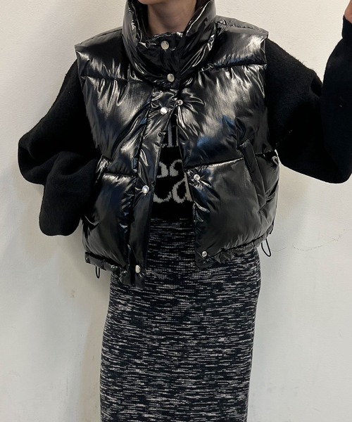 WEGO（ウィゴー）の「WEGO/シャイニーショートパデッドベスト（ダウンベスト・レディース・ブラック/シルバー・FREE）」の2枚目の写真